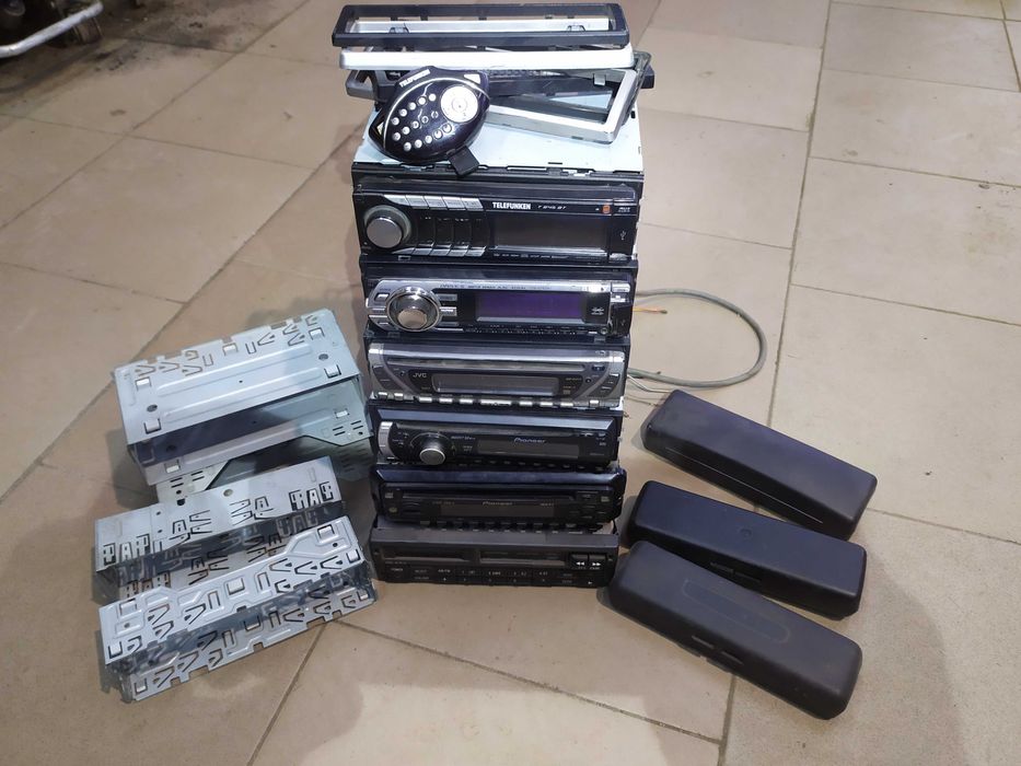 Авто CD-та с падащи панели.