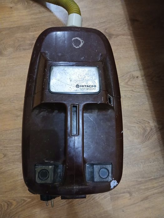 Продавам прахосмукачка Hitachi