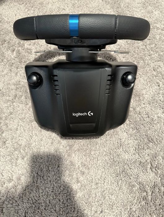 Logitech G29 с педали като нови, купени преди месеци и използвани адски малко