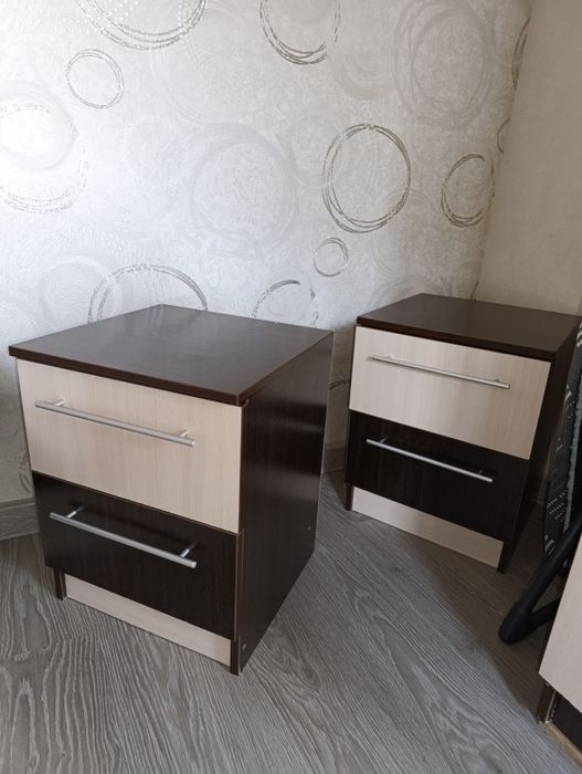 2 прикроватные тумбочки