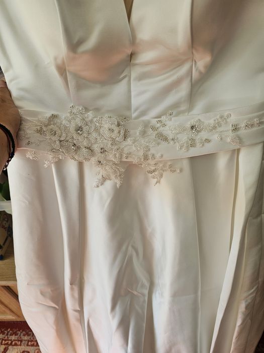Rochie de mireasa din tafta