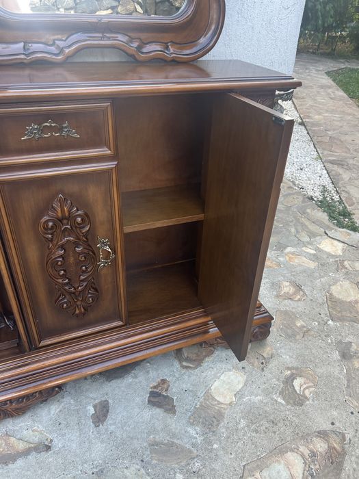 Comoda hol cu statuete si oglinda !