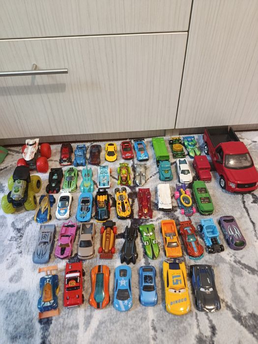 Lot mare peste 45 mașinuțe copii - Hot Wheels, Monster Truck, Disney Cars Dinoco