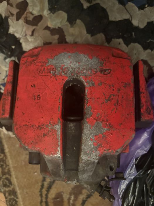 Суппорт бмв е 39. 2.5 передние