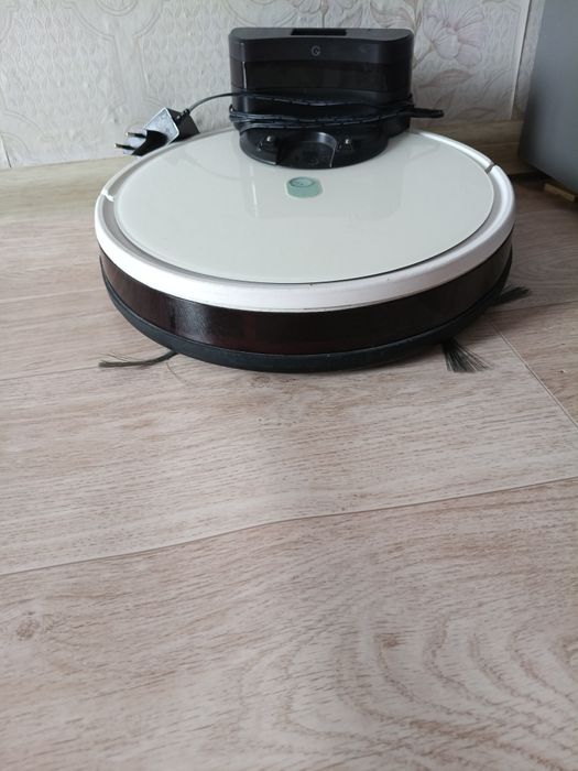 Продаю робот пылесос