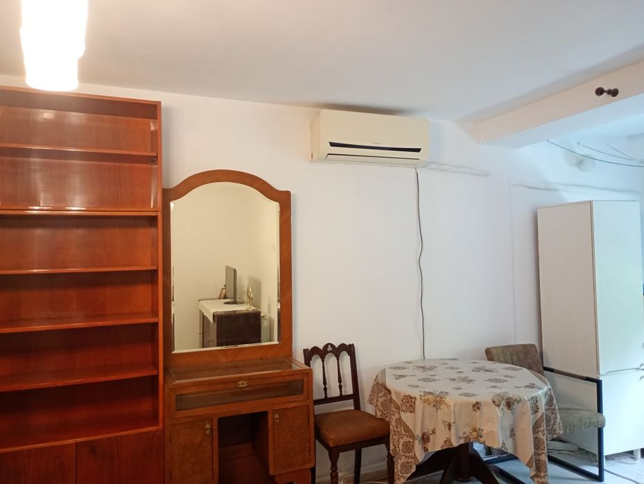 Închiriez ap 1 cameră zona mazepa 1