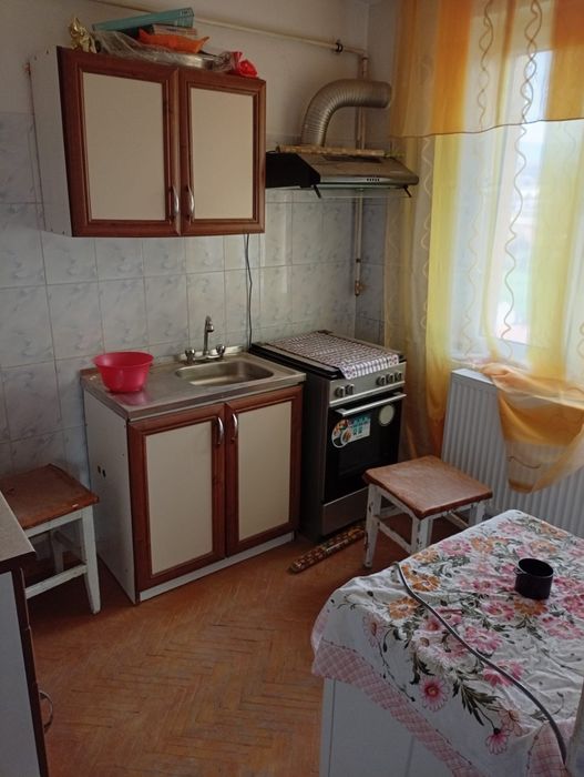 Vând apartament Lonea
