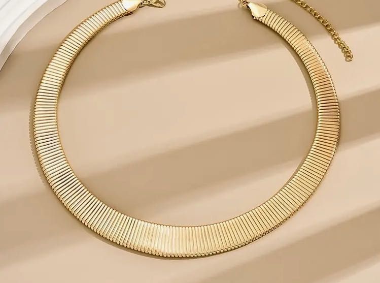 Елегантно колие златисто