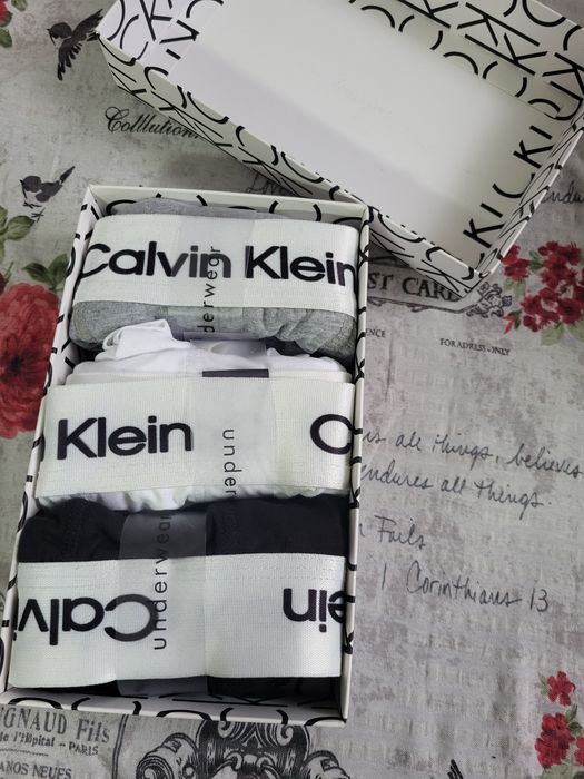 Set 3 boxeri bărbați Calvin Klein – M / L / XL – cutie inclusă