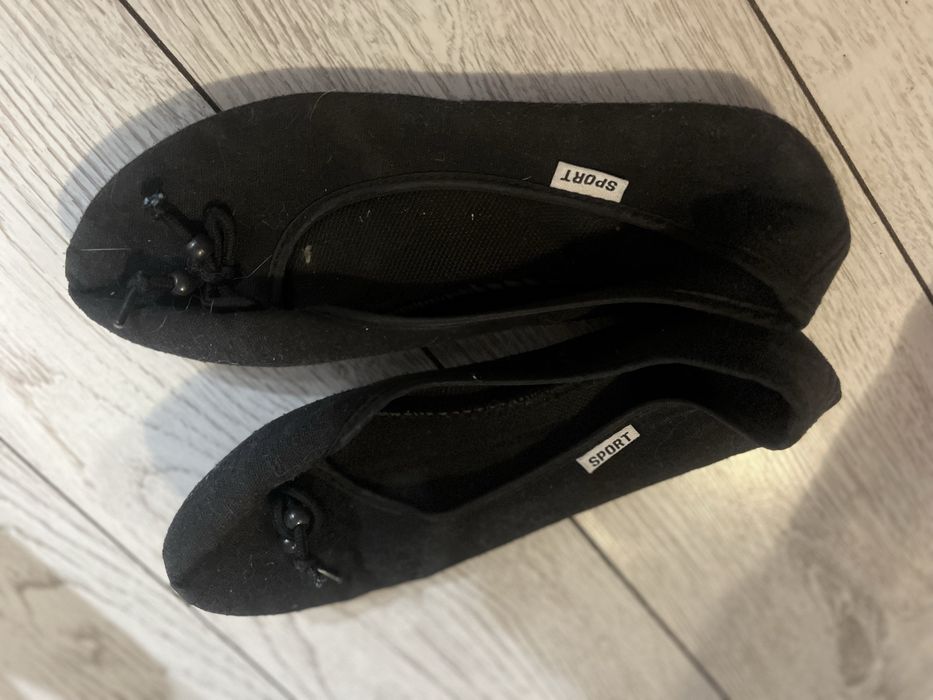 Отдам бежевые шлепанцы