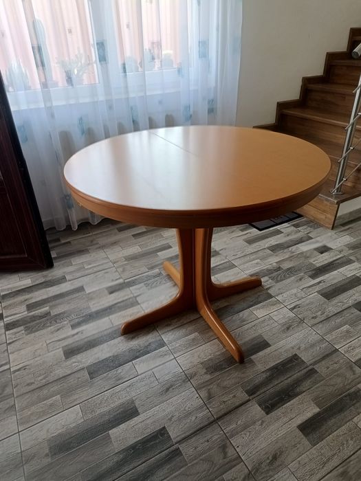 Set masă rotundă extensibilă (diametru 90 cm) + 4 scaune tapițate, le