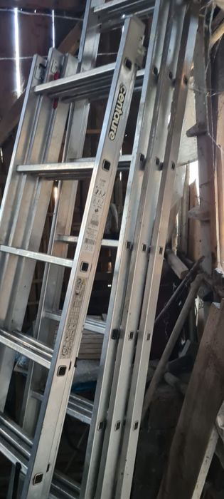 Scara lemn, damigeana  sticla cu gard