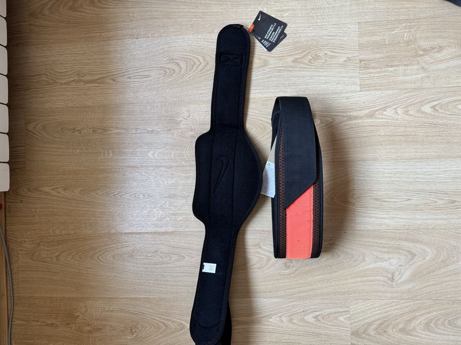 Nike черни колани за силови тренировки Nike Strength Training Belt 2.0