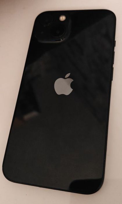 iPhone 13 в отличном состоянии