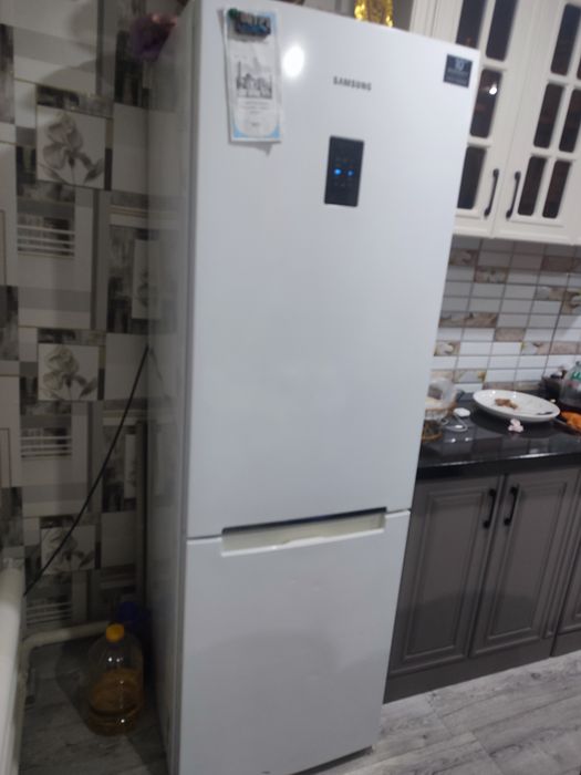 Срочно продаёться холодильник Самсунг.