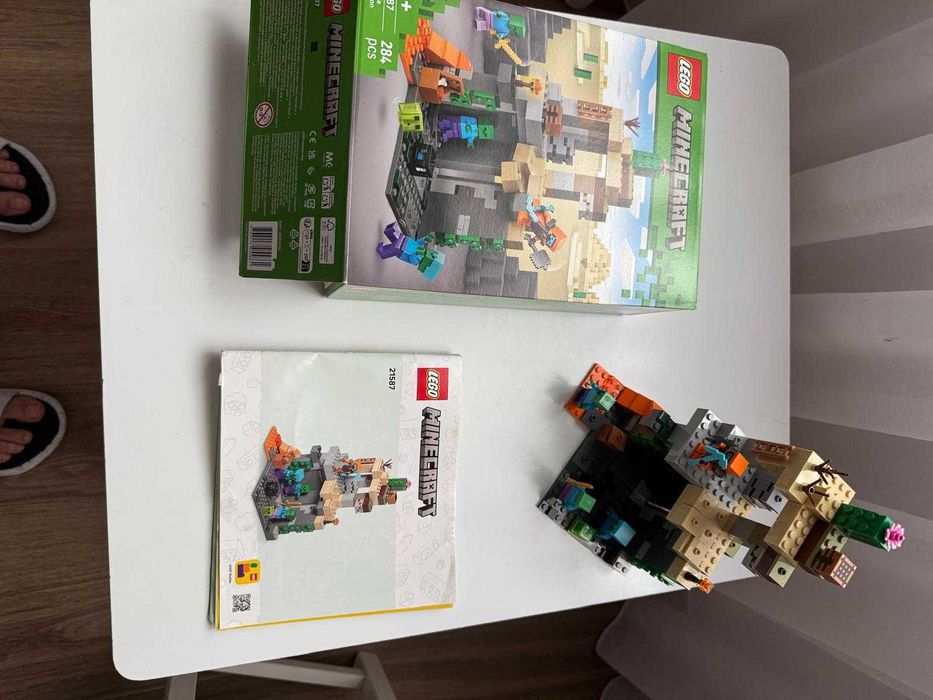 LEGO Minecraft 21587 Temnita cu zombi