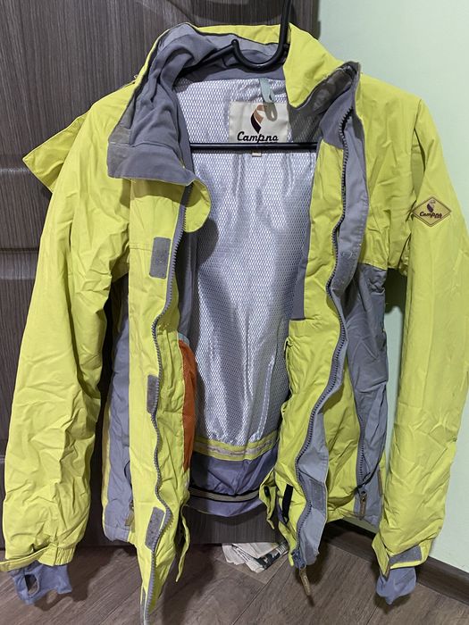 Продам женскую лыжную куртку