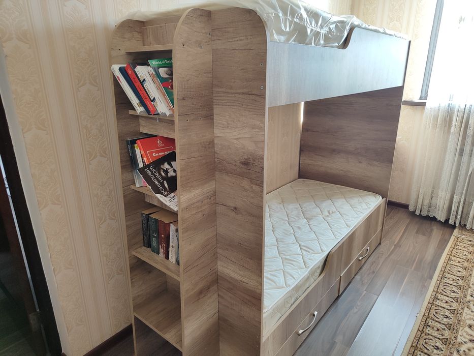 Кровать детскии 2 этажа