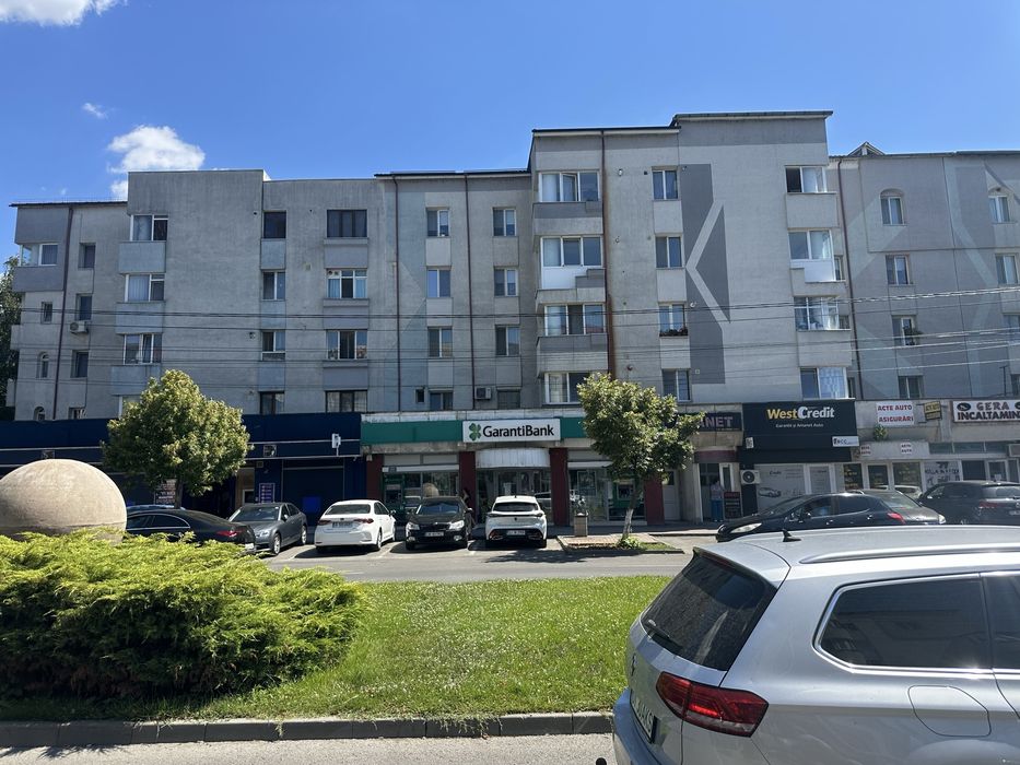 Vand spatiu comercial cu chiriasi banca Garanti
