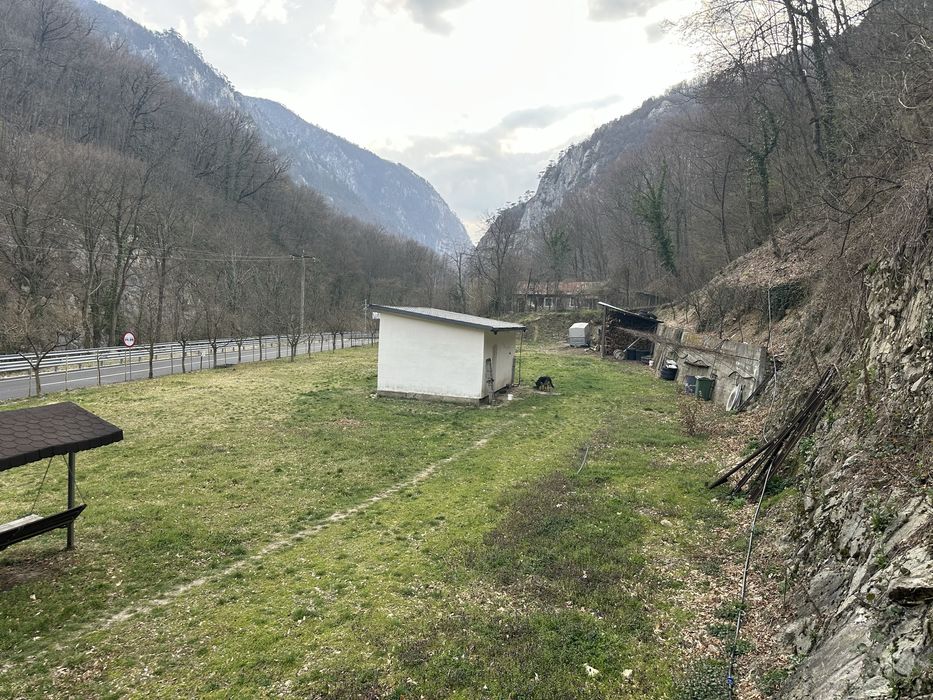 Vand teren intravilan in Baile Herculane pozitie deosebita 2500 mp !