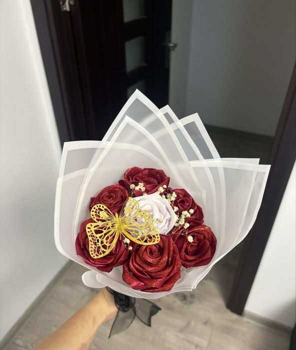 Buchet din satin 7 trandafiri