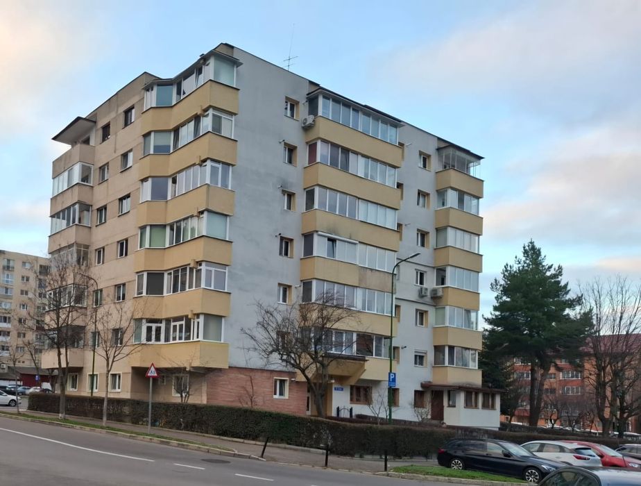 Vând apartament cu 4 camere în Răcădău.