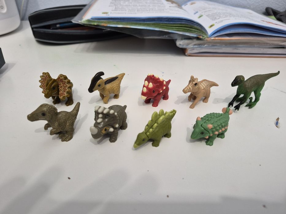 Продам фигрурки динозавров