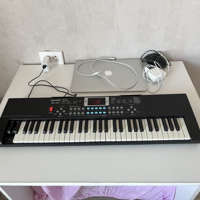 Синтезатор продам