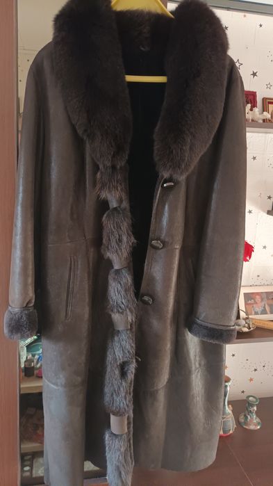 Vând haină de blana lungă cu guler sal