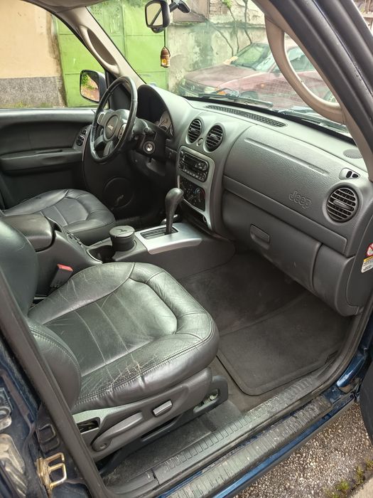 Jeep Cherokee 2003 година