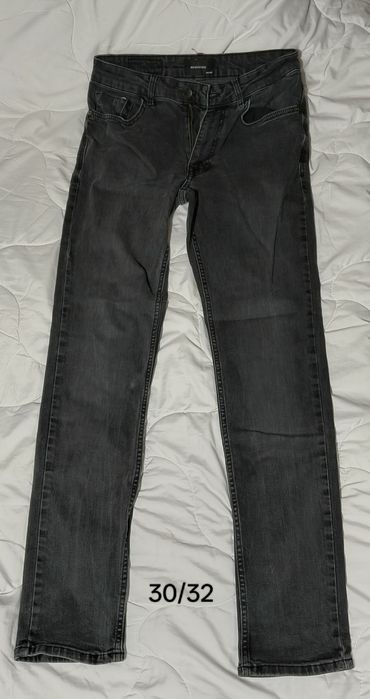 Продавам дрехи, които не нося вече