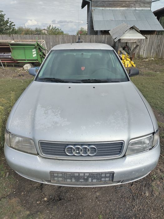 Vând audi A4 5 pentru piese