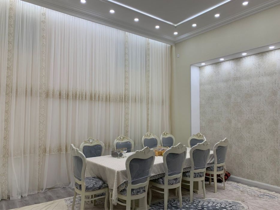 Продаю стол с 12 стулья в идеальном состояни ест бонус