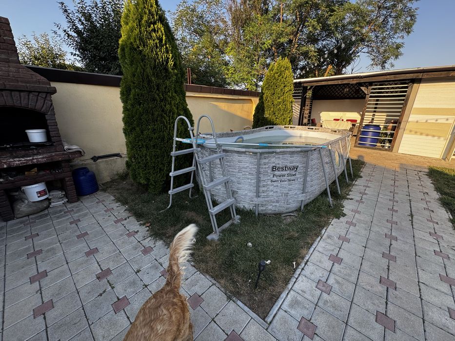 Piscina supraterana