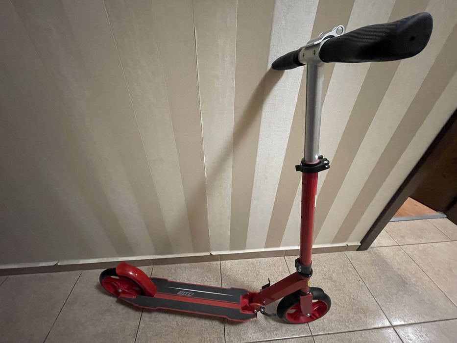 Скутер с две колела
