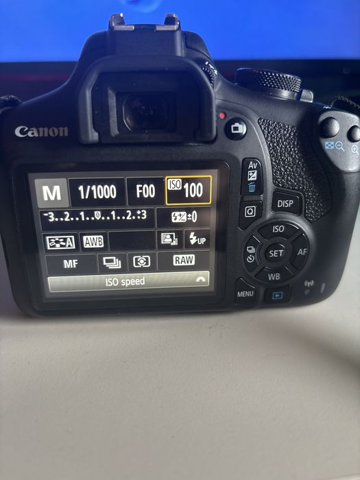 canon 2000D с 18-55 EF-S IS