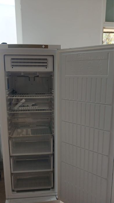 Продам морозильник Indesit