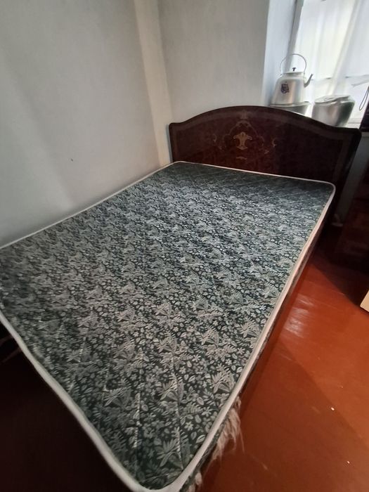 Продаю спальный гарнитур