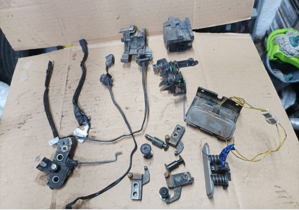 Vând piese dezmembrez Citroen C3 Pluriel;Accept schimburi, bluza top