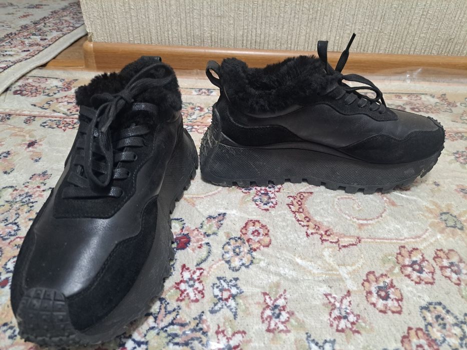 Продам кроссовки