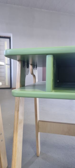 Bolalar parta va stuli