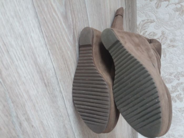 Продам новые зимние сапоги