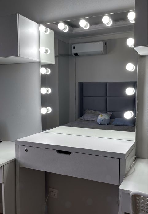 Зеркало с лампочками