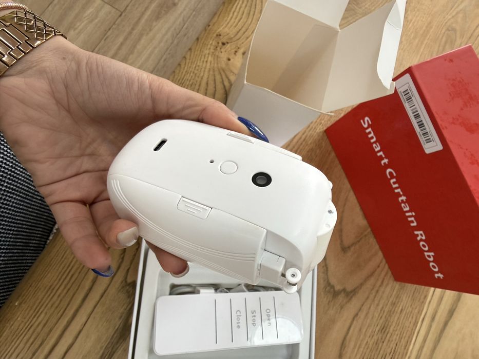 Робот за избутване на завеси/пердета