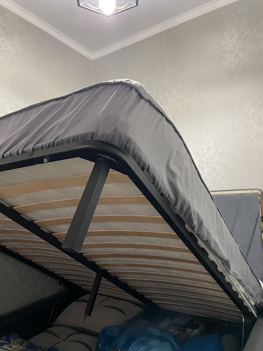 Продается кровать срочно 160*200