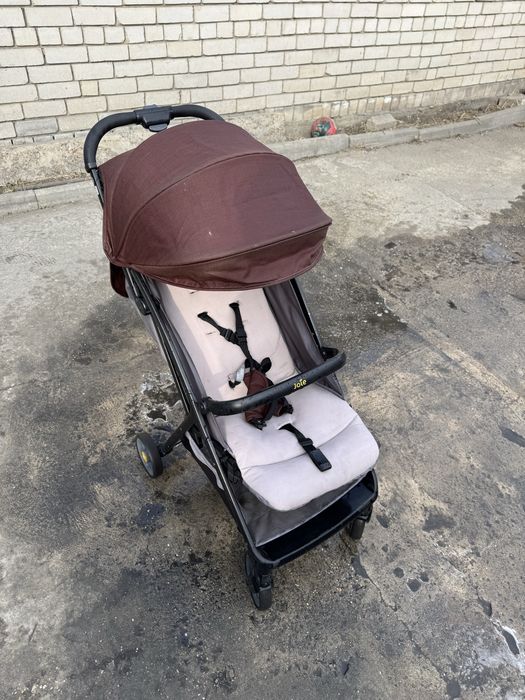 Продам прогулочку коляску Joie