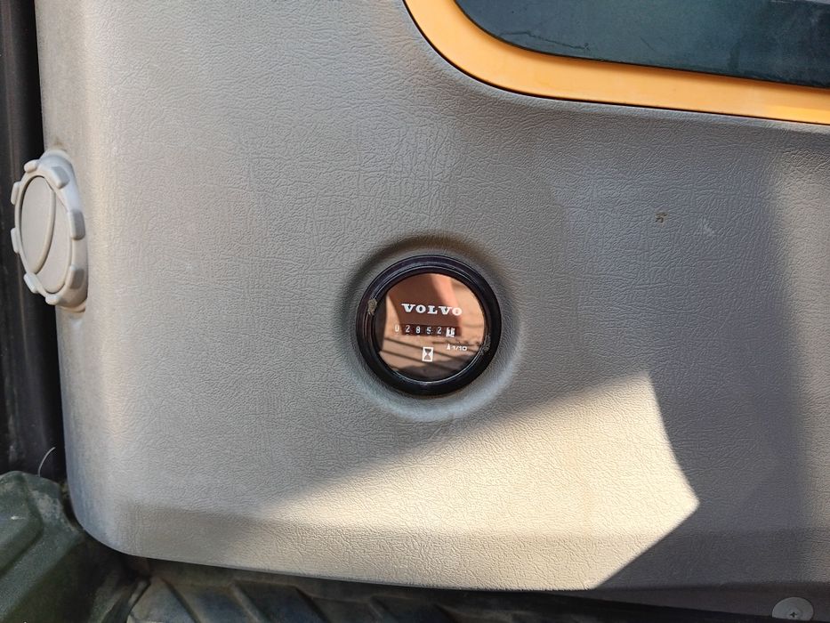 Vând miniexcavator volvo ECR50D