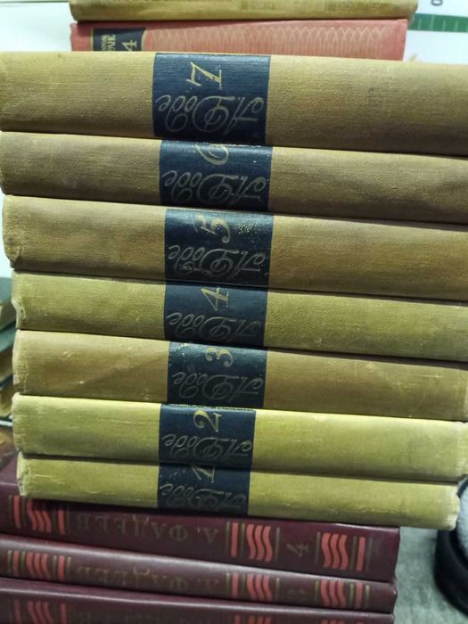 Продавам книги на руски език