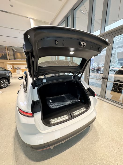 Электромобиль компании NIO (ET5T)