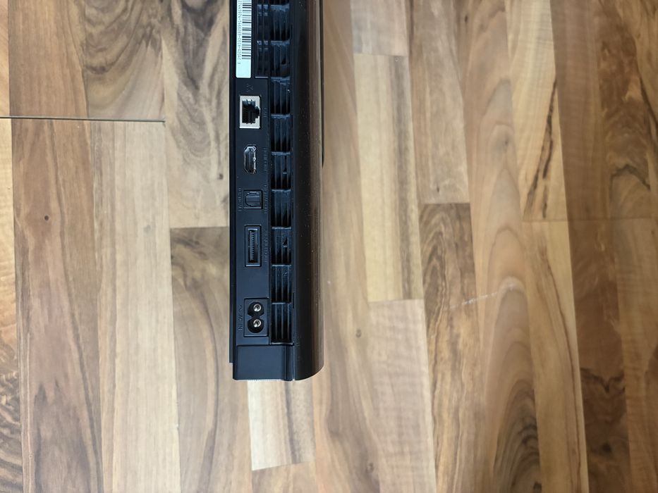ps3  cu maneta defecta si doar cu cablu de alimentare